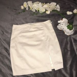 NWOT💕BEBE Ivory Pencil Skirt w/black stitching